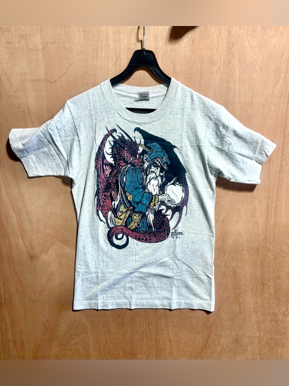 @91 Fruit of the Loom Light Gray Wizard & Dragon Graphic Tee